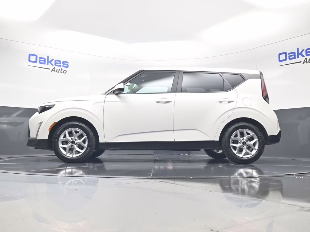 2023 Snow White Pearl Kia Soul LX FWD Hatchback