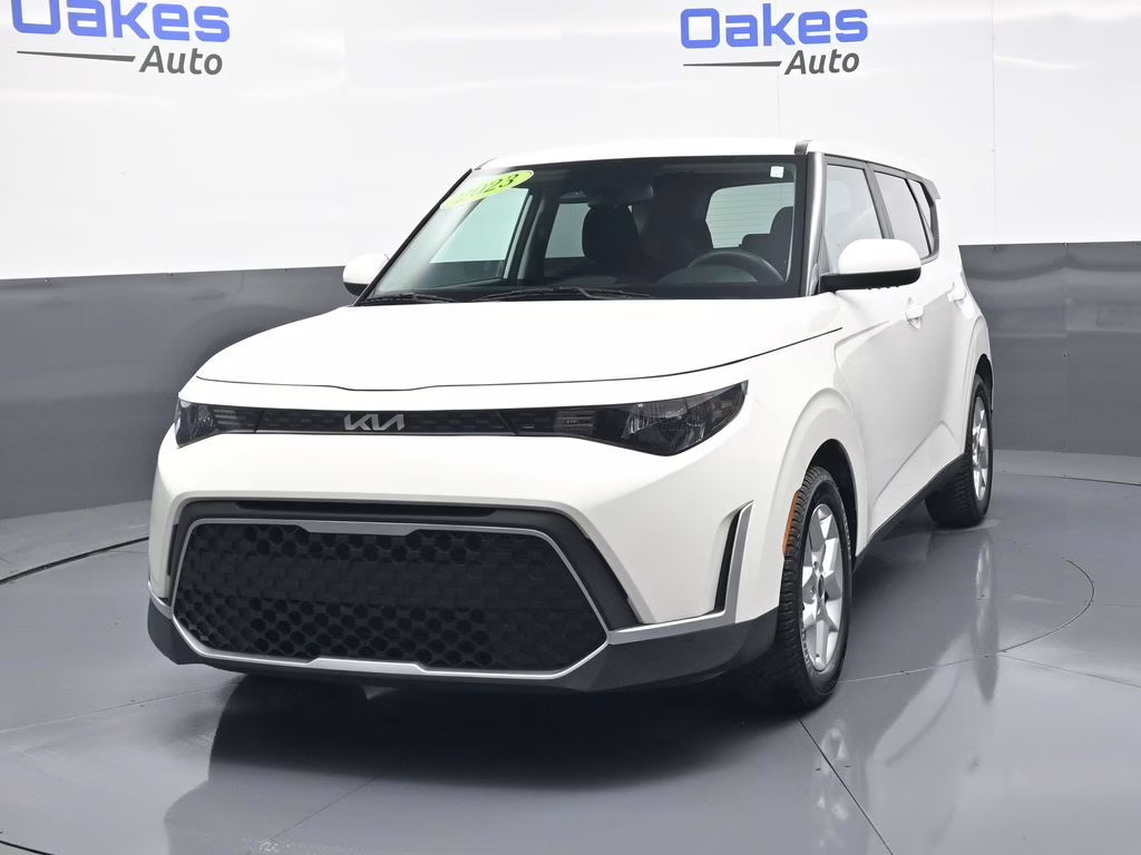 2023 Snow White Pearl Kia Soul LX FWD Hatchback
