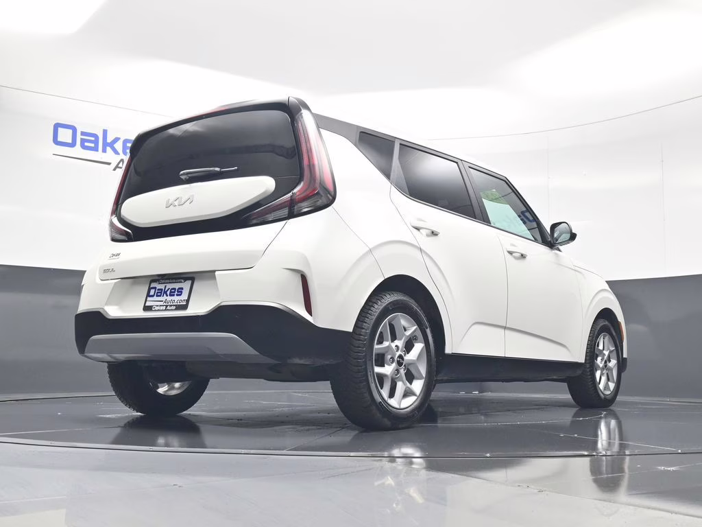 2023 Snow White Pearl Kia Soul LX FWD Hatchback