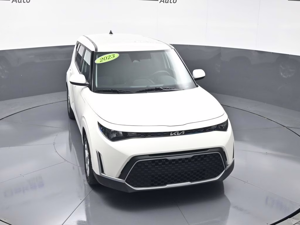 2023 Snow White Pearl Kia Soul LX FWD Hatchback