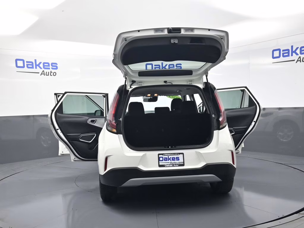 2023 Snow White Pearl Kia Soul LX FWD Hatchback