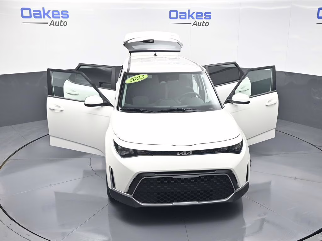 2023 Snow White Pearl Kia Soul LX FWD Hatchback
