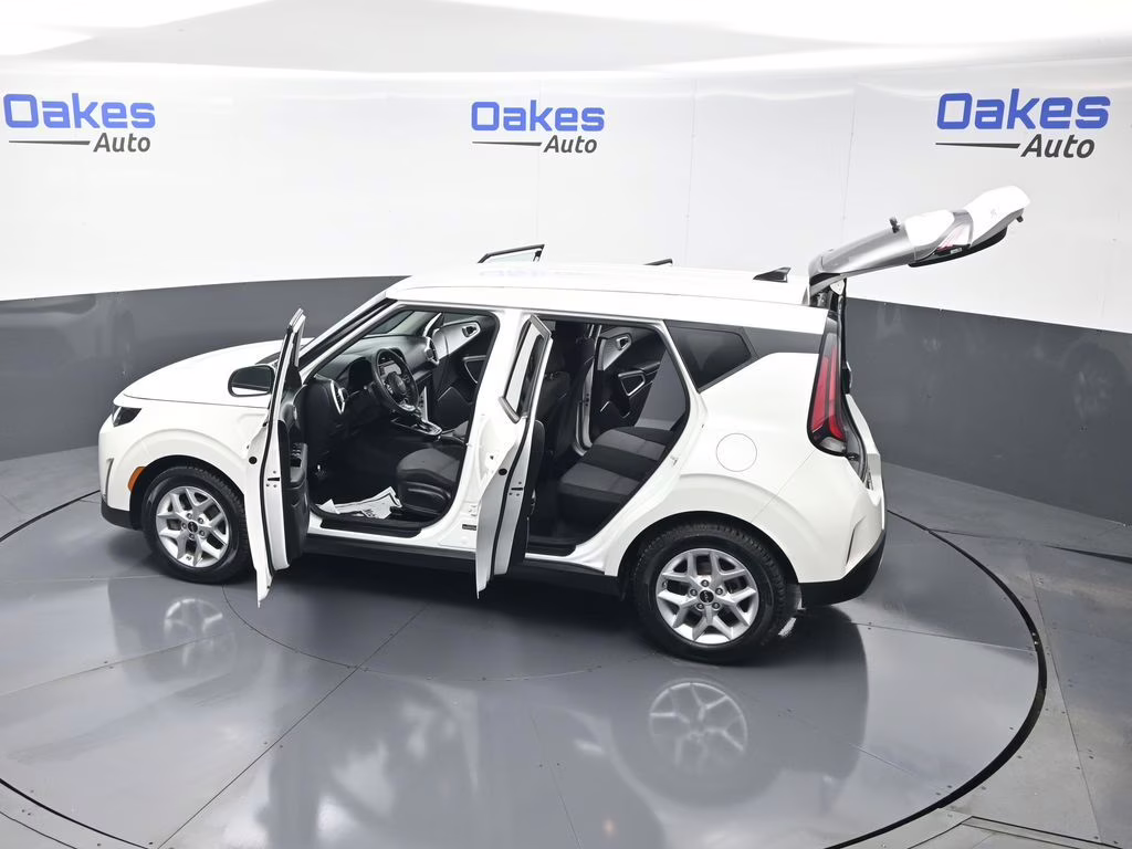 2023 Snow White Pearl Kia Soul LX FWD Hatchback