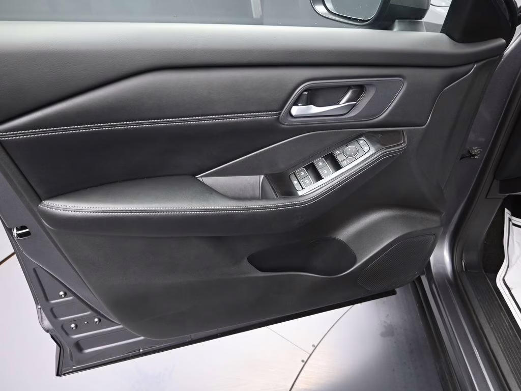 2025 Gun Metallic Nissan Rogue SL FWD SUV