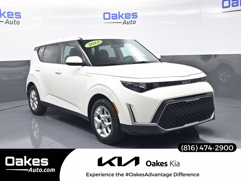 2023 Snow White Pearl Kia Soul LX FWD Hatchback