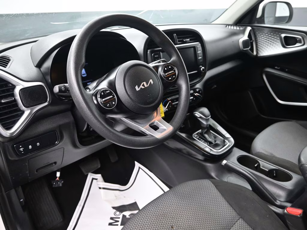 2023 Snow White Pearl Kia Soul LX FWD Hatchback