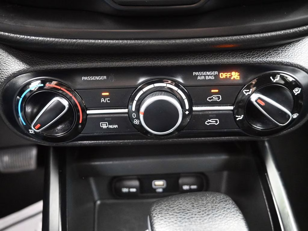 2023 Snow White Pearl Kia Soul LX FWD Hatchback