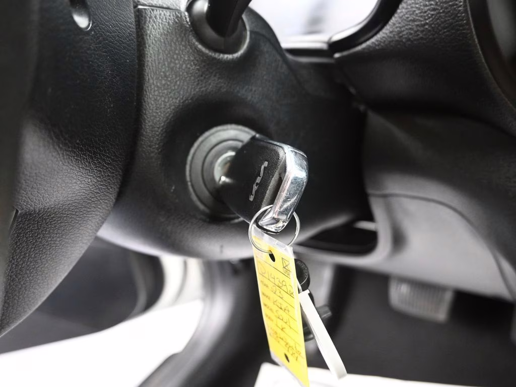 2023 Snow White Pearl Kia Soul LX FWD Hatchback