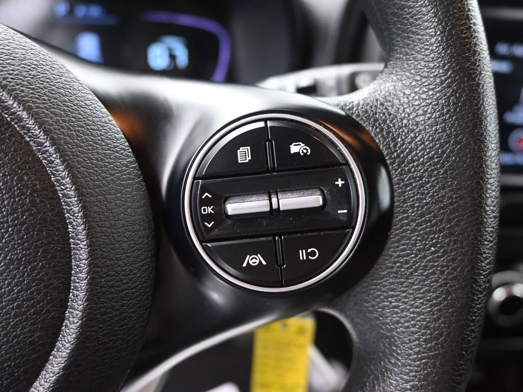 2023 Snow White Pearl Kia Soul LX FWD Hatchback