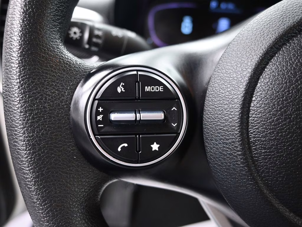 2023 Snow White Pearl Kia Soul LX FWD Hatchback