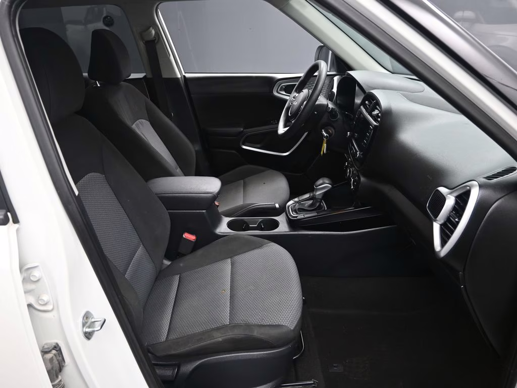 2023 Snow White Pearl Kia Soul LX FWD Hatchback