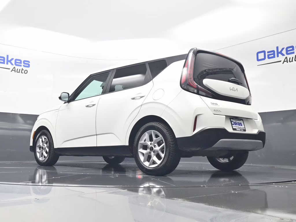 2023 Snow White Pearl Kia Soul LX FWD Hatchback