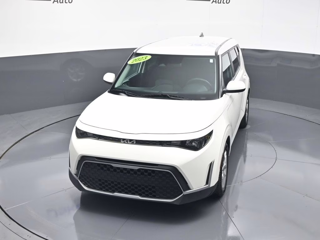2023 Snow White Pearl Kia Soul LX FWD Hatchback