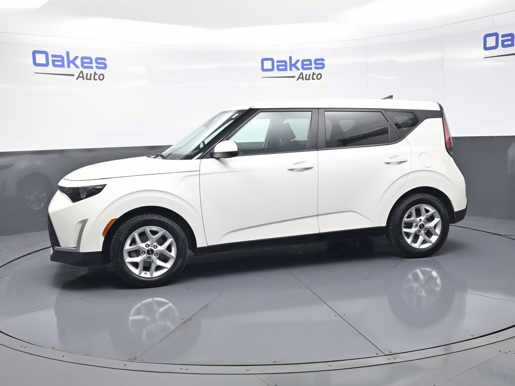 2023 Snow White Pearl Kia Soul LX FWD Hatchback