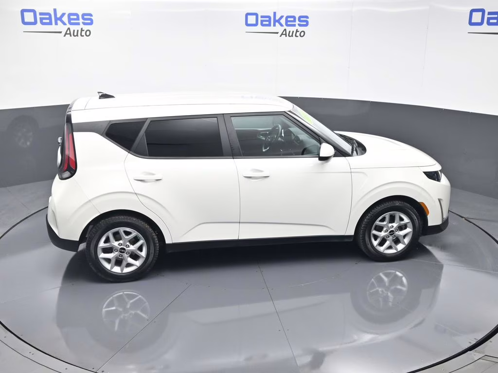 2023 Snow White Pearl Kia Soul LX FWD Hatchback