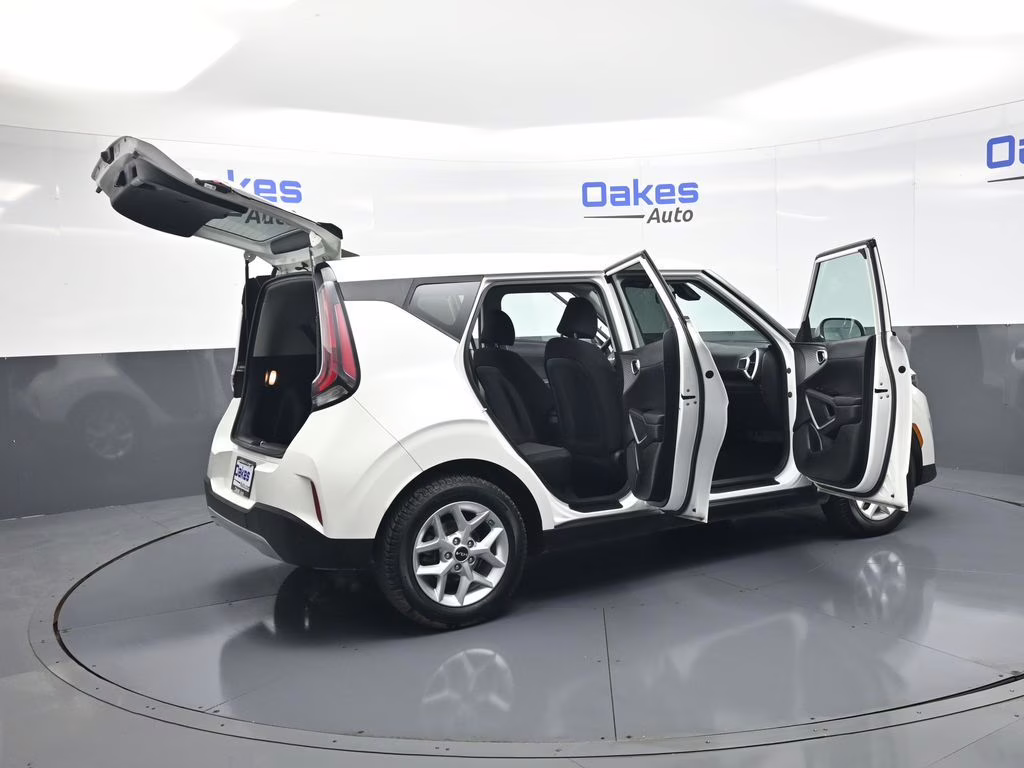 2023 Snow White Pearl Kia Soul LX FWD Hatchback