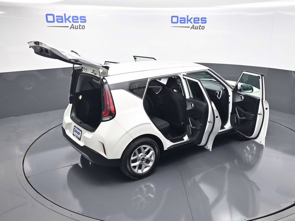 2023 Snow White Pearl Kia Soul LX FWD Hatchback
