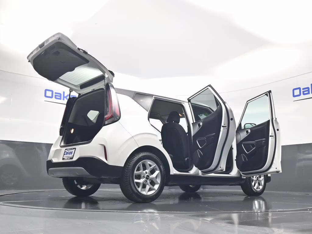 2023 Snow White Pearl Kia Soul LX FWD Hatchback