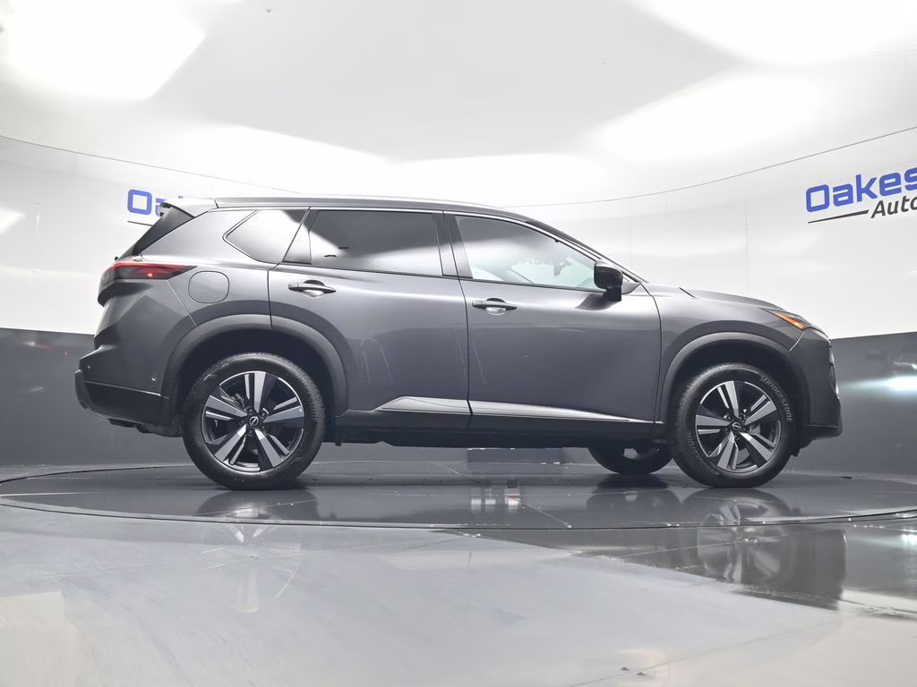 2025 Gun Metallic Nissan Rogue SL FWD SUV