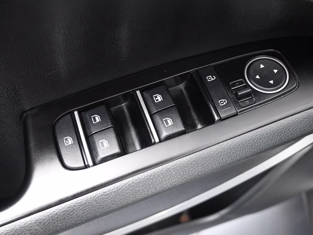 2023 Snow White Pearl Kia Soul LX FWD Hatchback