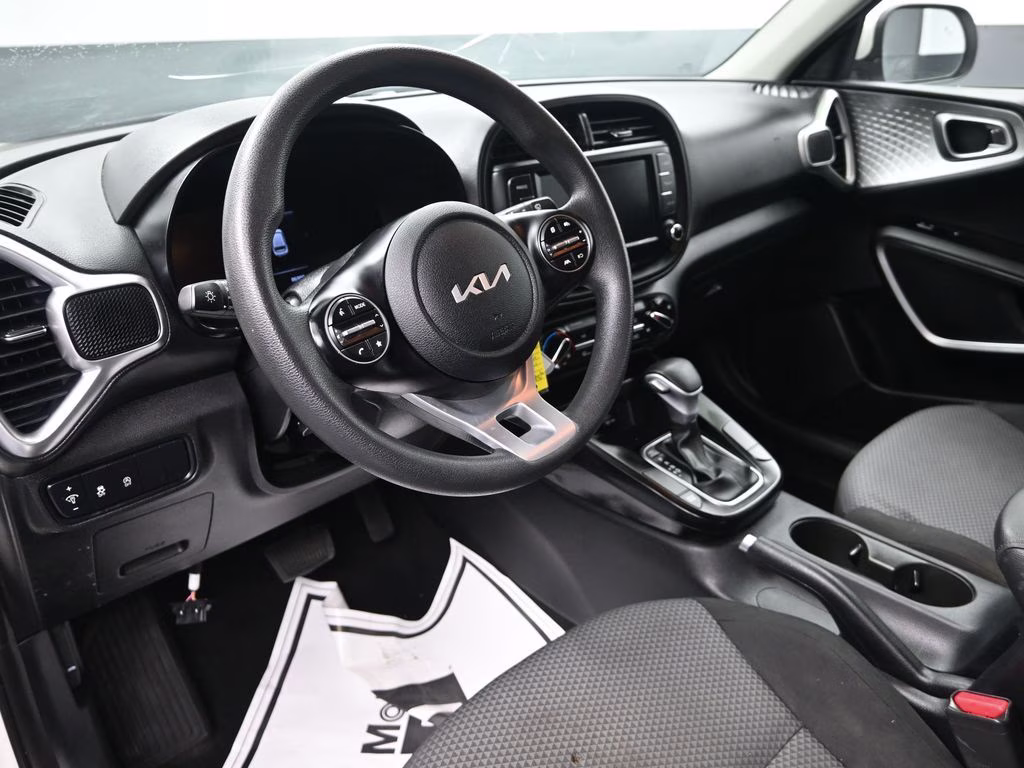 2023 Snow White Pearl Kia Soul LX FWD Hatchback
