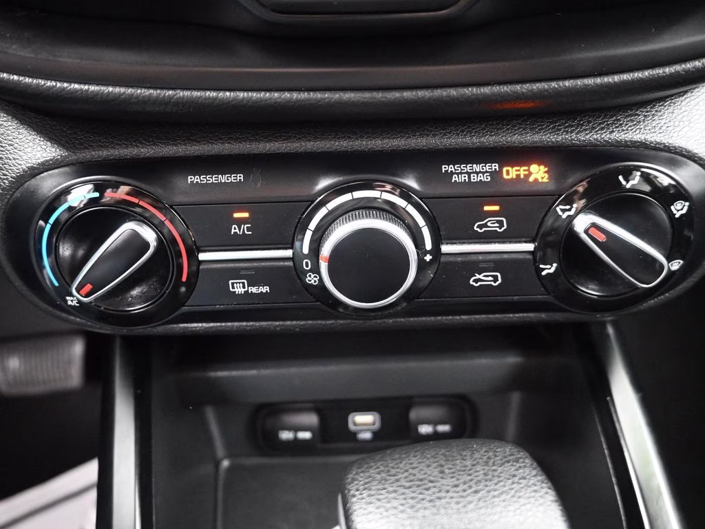 2023 Snow White Pearl Kia Soul LX FWD Hatchback