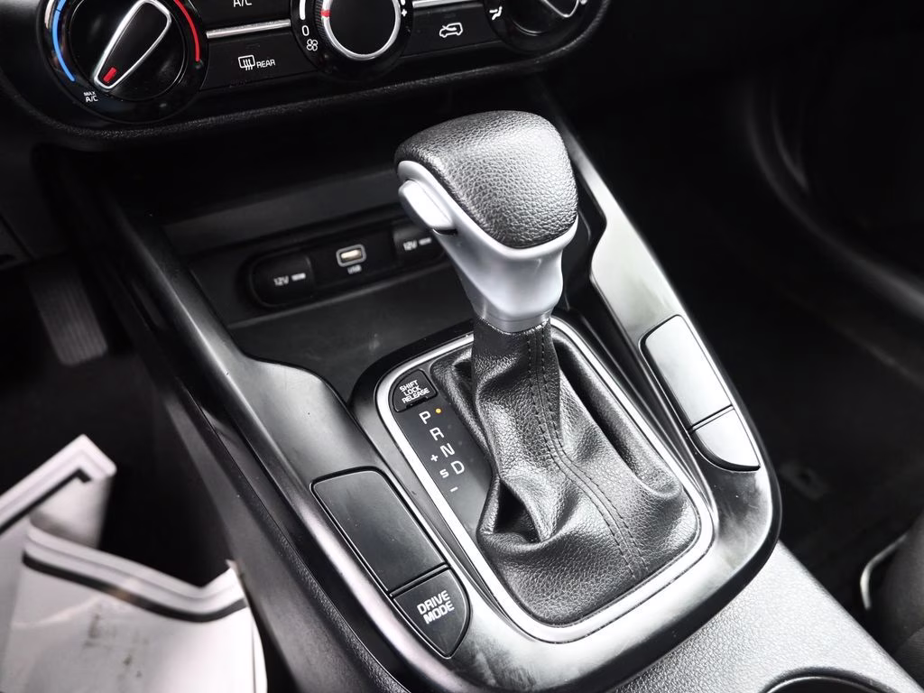 2023 Snow White Pearl Kia Soul LX FWD Hatchback