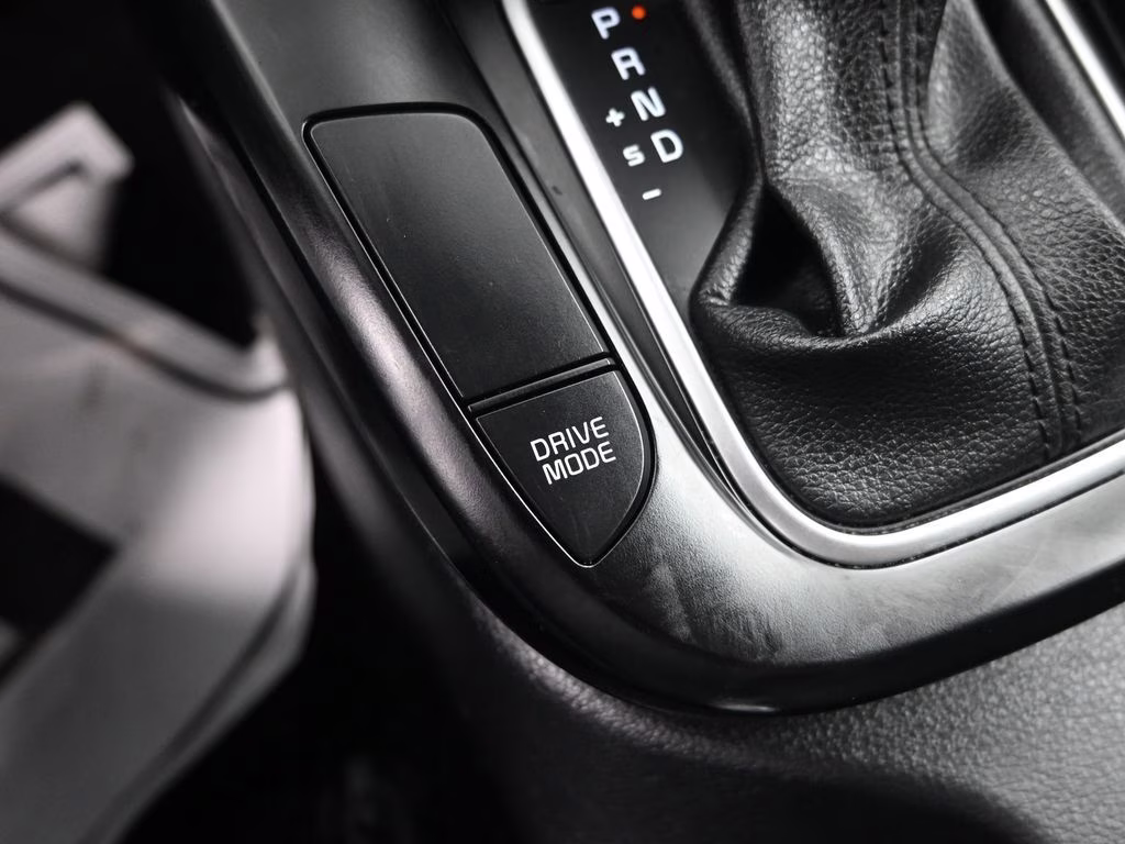 2023 Snow White Pearl Kia Soul LX FWD Hatchback