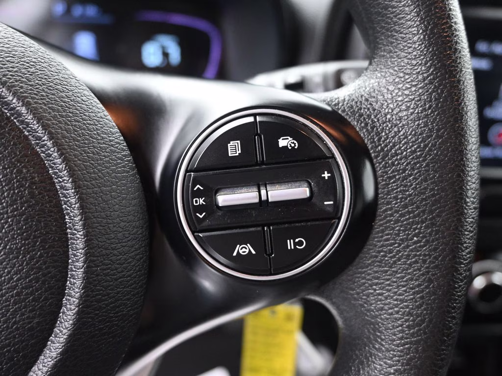 2023 Snow White Pearl Kia Soul LX FWD Hatchback