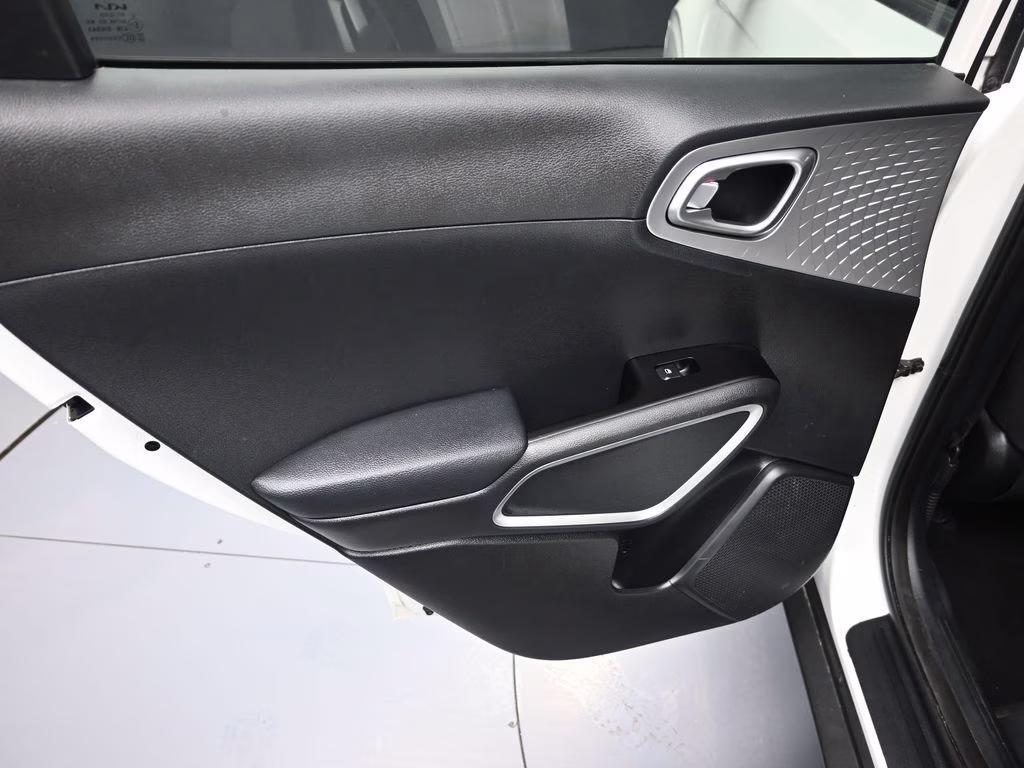 2023 Snow White Pearl Kia Soul LX FWD Hatchback