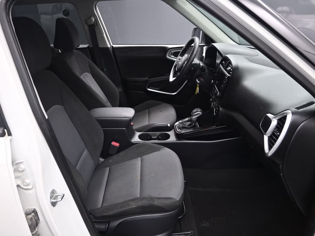 2023 Snow White Pearl Kia Soul LX FWD Hatchback