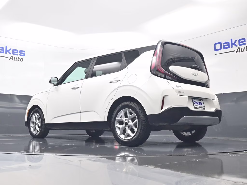 2023 Snow White Pearl Kia Soul LX FWD Hatchback