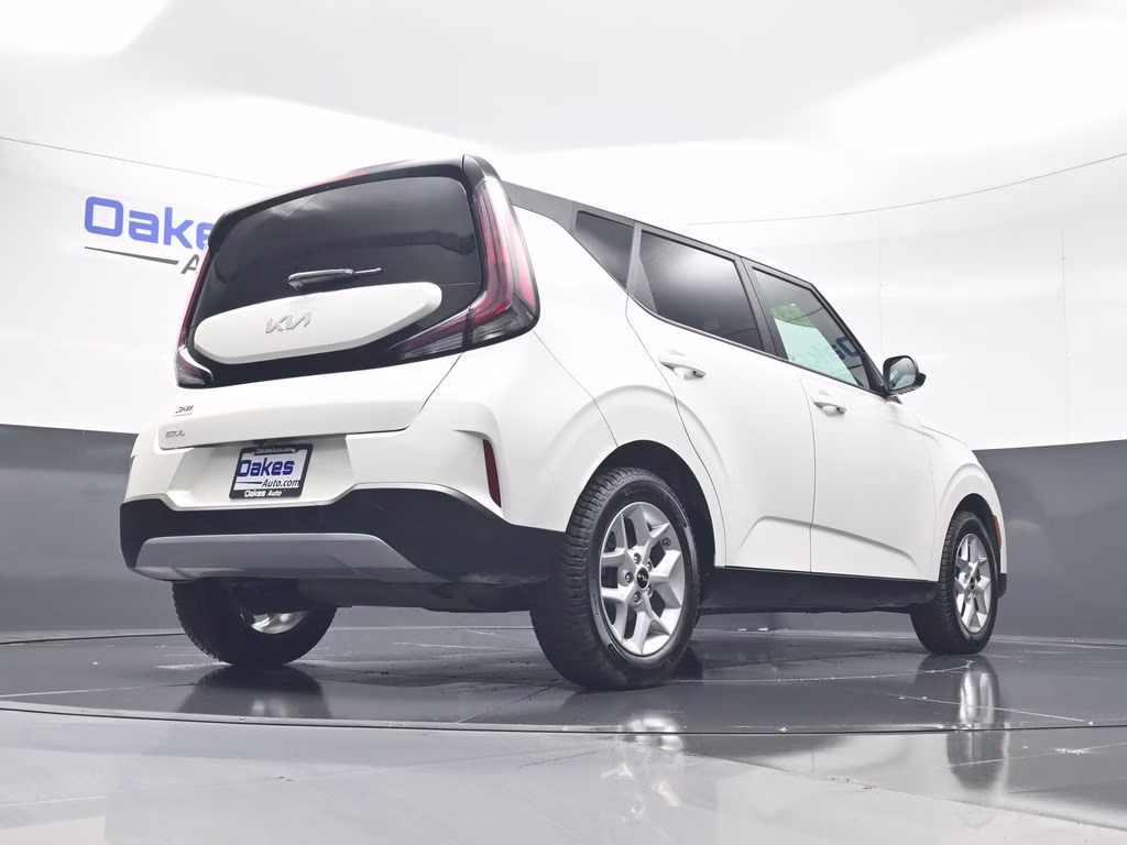 2023 Snow White Pearl Kia Soul LX FWD Hatchback