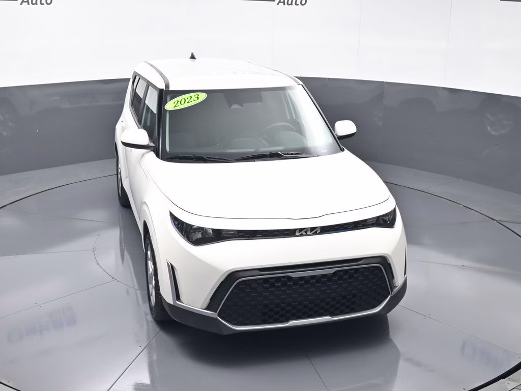 2023 Snow White Pearl Kia Soul LX FWD Hatchback