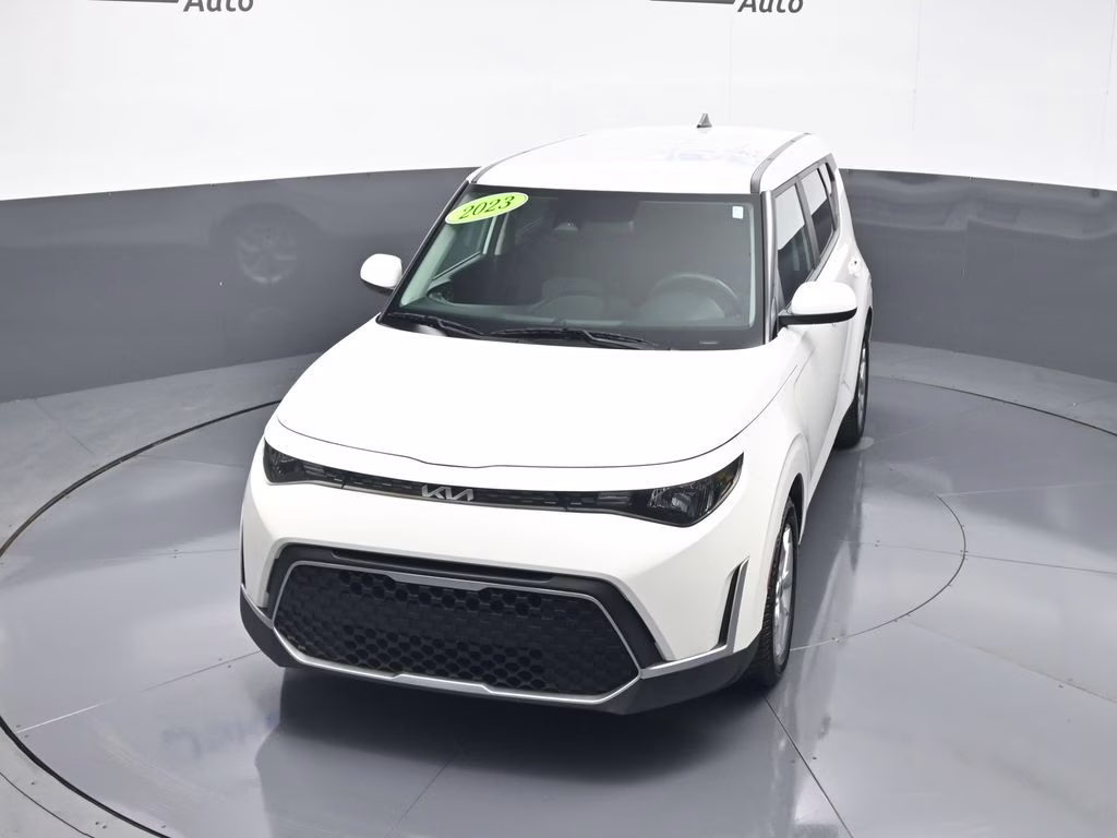 2023 Snow White Pearl Kia Soul LX FWD Hatchback