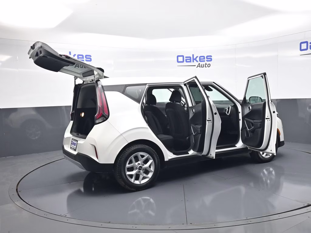 2023 Snow White Pearl Kia Soul LX FWD Hatchback