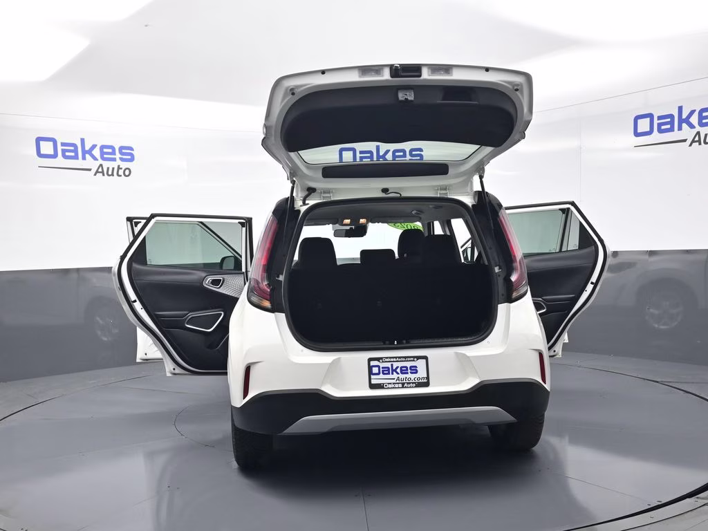 2023 Snow White Pearl Kia Soul LX FWD Hatchback