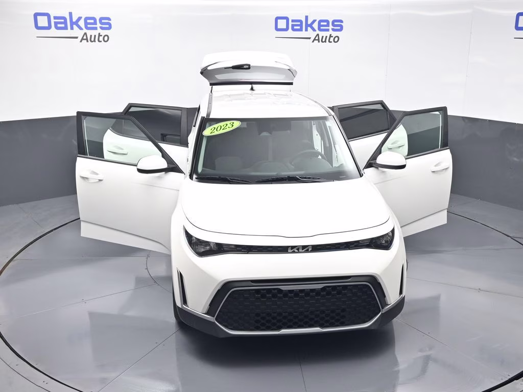 2023 Snow White Pearl Kia Soul LX FWD Hatchback
