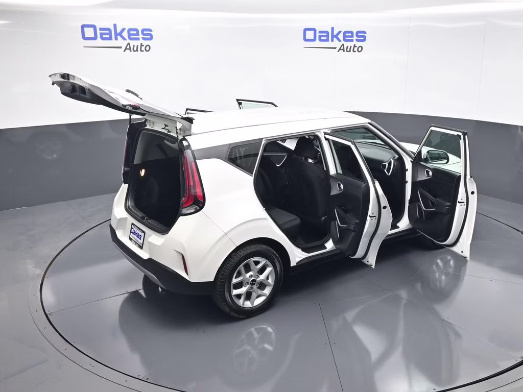 2023 Snow White Pearl Kia Soul LX FWD Hatchback