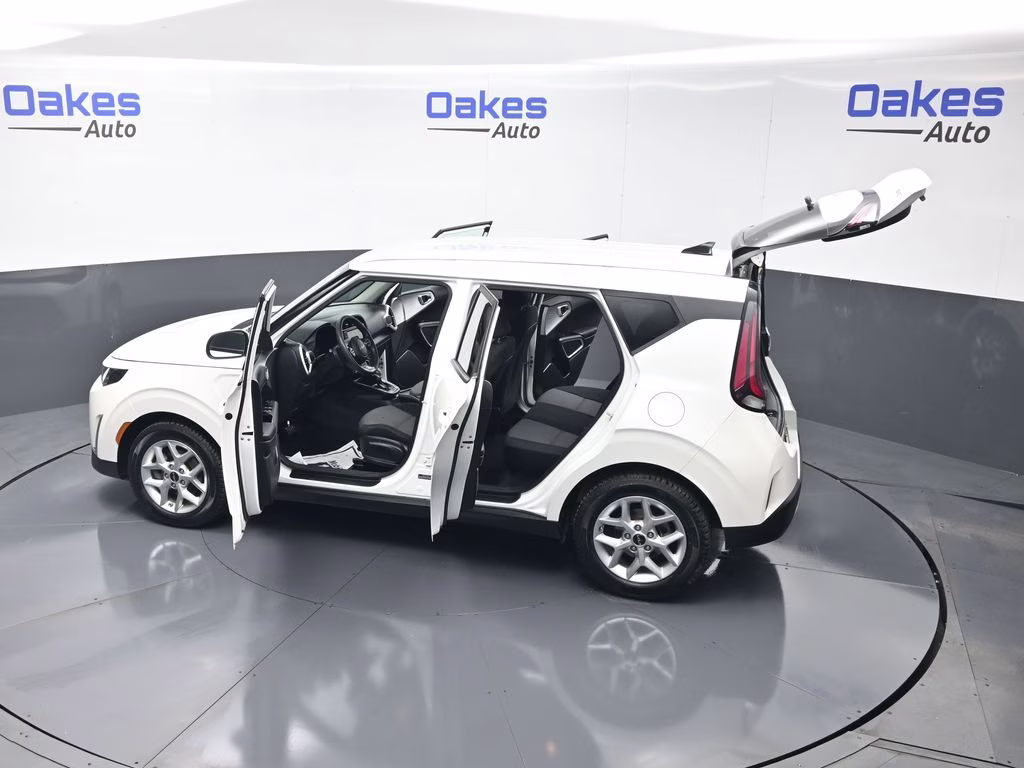 2023 Snow White Pearl Kia Soul LX FWD Hatchback