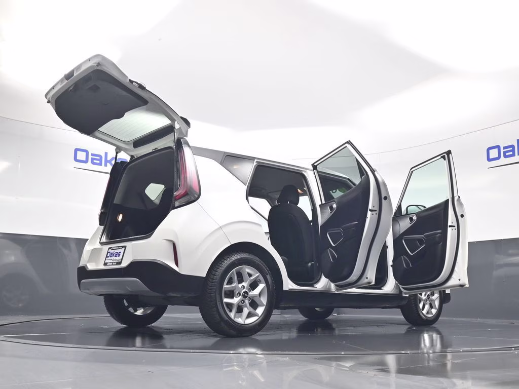 2023 Snow White Pearl Kia Soul LX FWD Hatchback