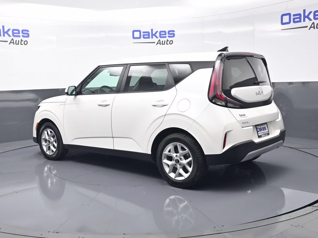 2023 Snow White Pearl Kia Soul LX FWD Hatchback