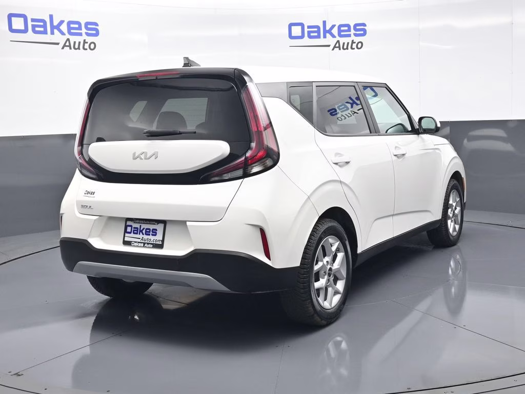 2023 Snow White Pearl Kia Soul LX FWD Hatchback