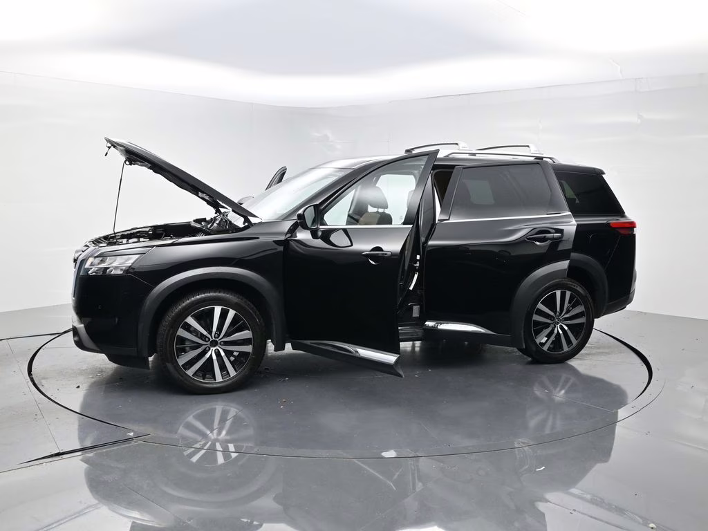2023 Super Black Nissan Pathfinder Platinum FWD SUV