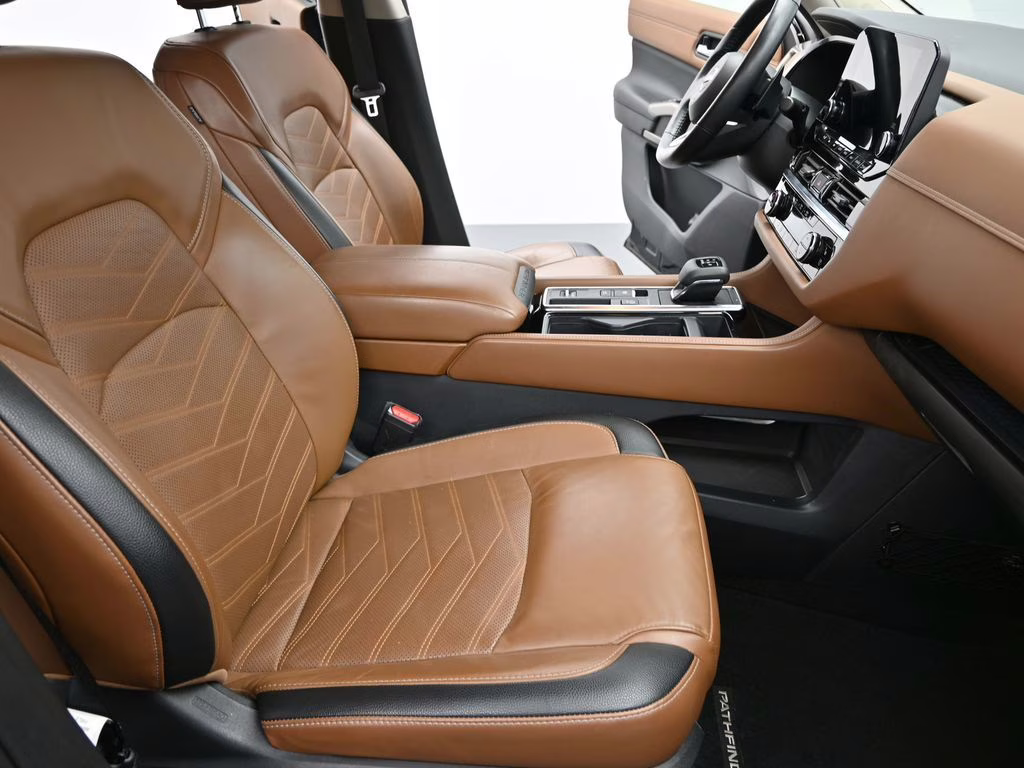 2023 Super Black Nissan Pathfinder Platinum FWD SUV