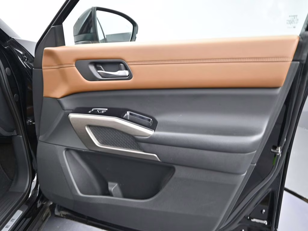 2023 Super Black Nissan Pathfinder Platinum FWD SUV