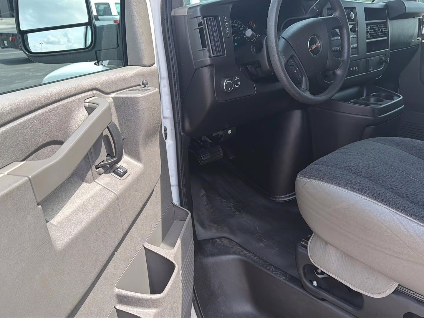 2021 Summit White GMC Savana Cargo Van RWD 2500 135 RWD Van