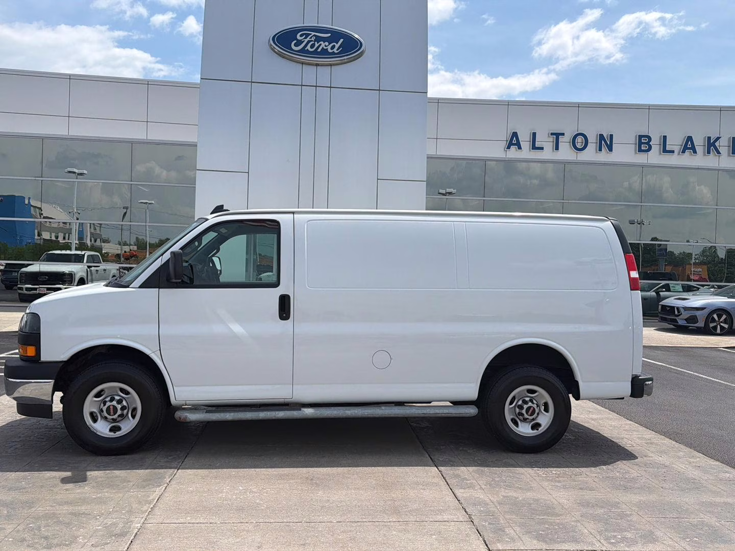 2021 Summit White GMC Savana Cargo Van RWD 2500 135 RWD Van