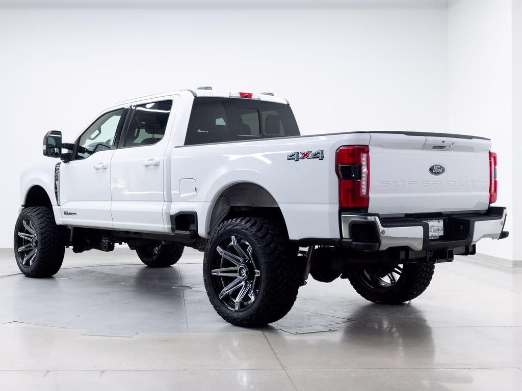 2024 Oxford White Ford Super Duty F-250 SRW Lariat 4X4 Truck