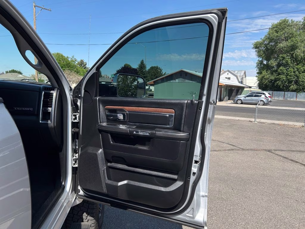 2016 Bright Silver Clearcoat Metallic Ram 3500 Laramie 4X4 Truck